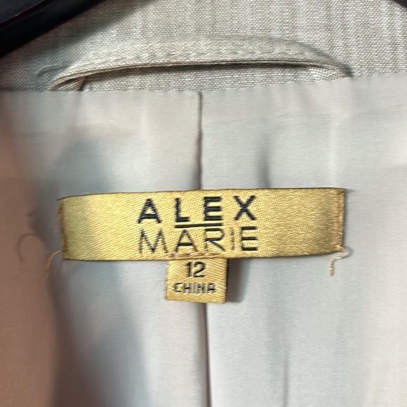 NWT Alex Marie Blazer in size 12. Washable. Wrinkle-Free in neutral color. - Picture 4 of 11